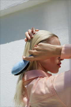 Roseanna x La Bonne Brosse N.03 La Petite Brosse Cuir Chevelu Sensible l'Indispensable Douceur Tie & Dye Bleu